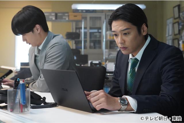 「大追跡」第7話で熱血教師が謎の死――佐藤浩市がコメント“盟友”との絆と現場の空気を語る