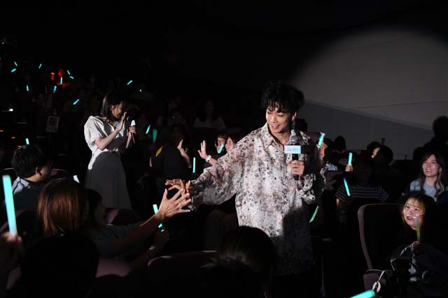 佐藤健、宮﨑優が「グラスハート」ファンと本編を鑑賞。アジアでのファンミも決定