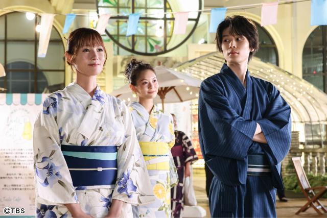 「初恋DOGs」ドッグカフェの“愛され店長”役・深田恭子が語る現場の癒やしと楽しみ