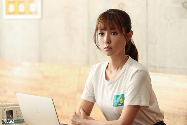 「初恋DOGs」ドッグカフェの“愛され店長”役・深田恭子が語る現場の癒やしと楽しみ