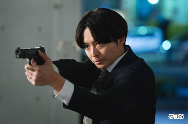 「DOPE」小池徹平が演じる刑事・戸倉の葛藤と決断。中村倫也との絆、髙橋海人の素顔も