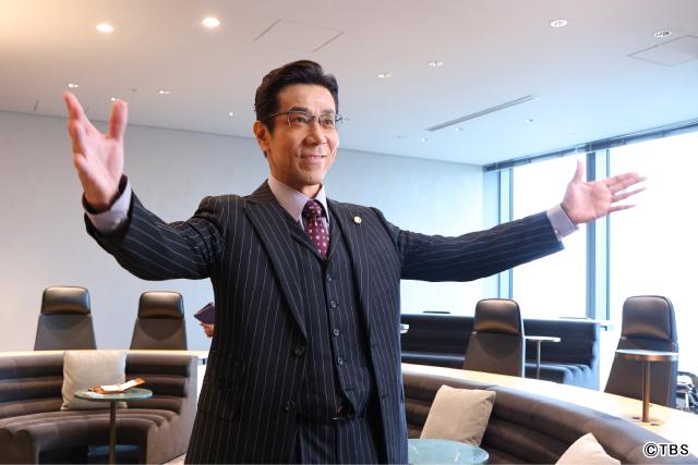 岸谷五朗「初恋DOGs」で甘党所長に共鳴! 清原果耶&成田凌&ナ・イヌは“同級生感”満載