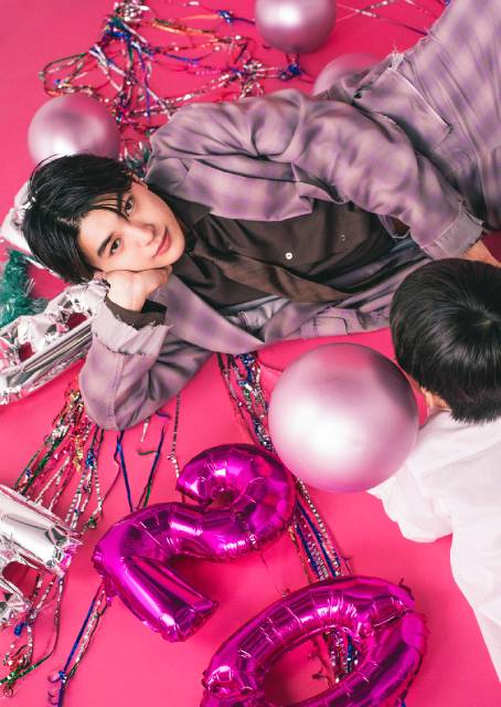 荒木飛羽が写真集「20」をリリース！　誌面で共演した弟が「かわい過ぎる！」と溺愛！