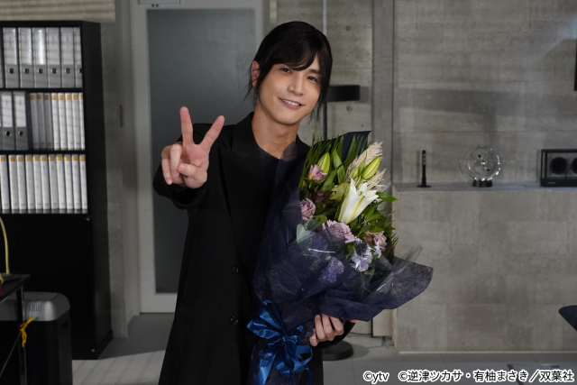 「DOCTOR PRICE」撮影終了に岩田剛典「戦いのような4か月」バディ蒔田彩珠と抱擁