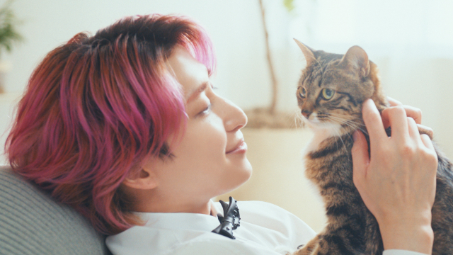 佐久間大介が「懐石」レストラン店長に！「猫って自由！　そこが猫の良さ♡」