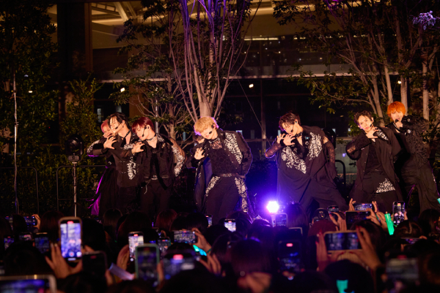超特急が新曲「NINE LIVES」リリース！　MV撮影地のTAKANAWA GATEWAY CITYでイベント開催