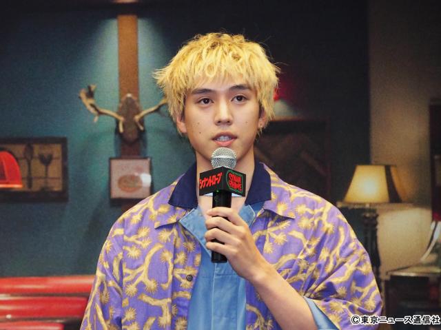 水上恒司主演「シナントロープ」記者会見で裏話連発！　指さし企画＆サプライズ誕生日で笑顔満開