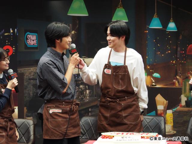 水上恒司主演「シナントロープ」記者会見で裏話連発！　指さし企画＆サプライズ誕生日で笑顔満開
