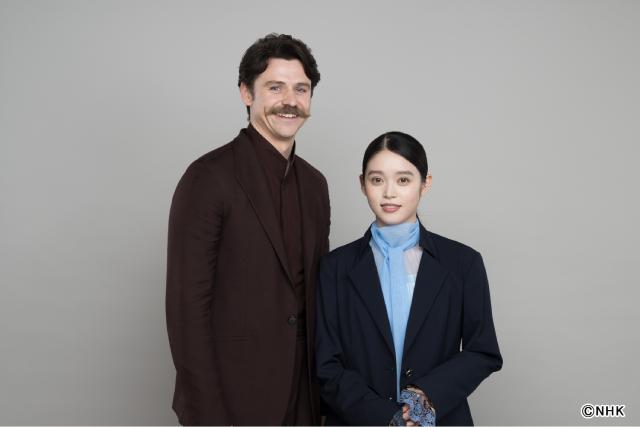 文化の壁も虫も乗り越える!?　髙石あかり＆トミー・バストウが語る「ばけばけ」撮影秘話