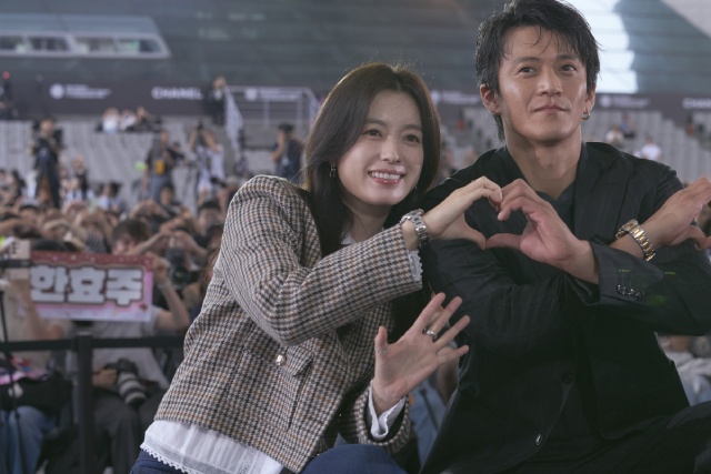 小栗旬、13年ぶりのロマコメ「匿名の恋人たち」でハン・ヒョジュと釜山国際映画祭に登壇