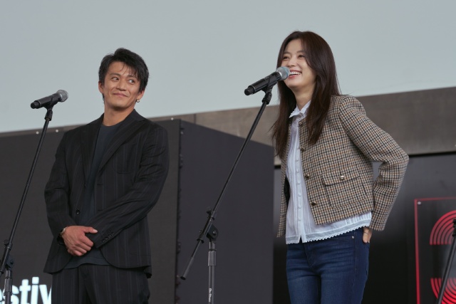 小栗旬、13年ぶりのロマコメ「匿名の恋人たち」でハン・ヒョジュと釜山国際映画祭に登壇