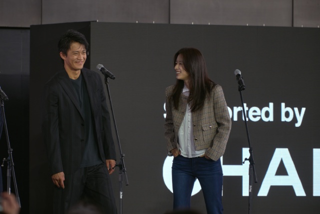 小栗旬、13年ぶりのロマコメ「匿名の恋人たち」でハン・ヒョジュと釜山国際映画祭に登壇