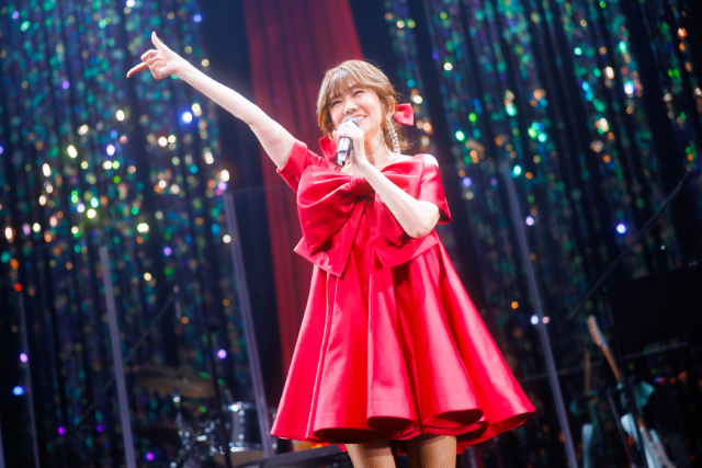 松本伊代の節目を祝うライブにサプライズでヒロミが登場！　夫婦そろってあの名曲を熱唱♪