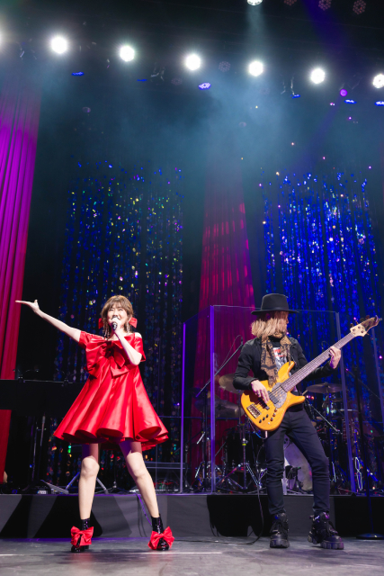 松本伊代の節目を祝うライブにサプライズでヒロミが登場！　夫婦そろってあの名曲を熱唱♪