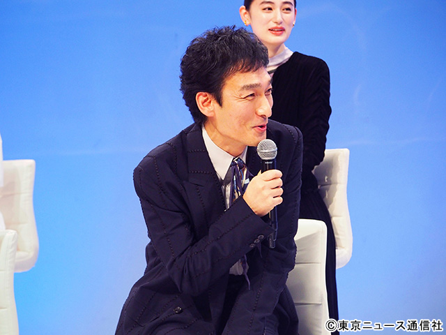 「終幕のロンド」会見で草彅剛が進行役。小澤竜心との“即興ダンスバトル”では完敗!?