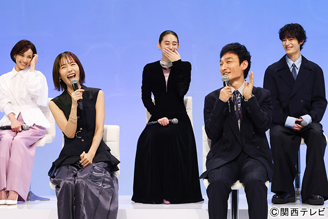 「終幕のロンド」会見で草彅剛が進行役。小澤竜心との“即興ダンスバトル”では完敗!?
