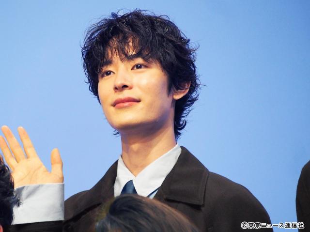 「終幕のロンド」会見で草彅剛が進行役。小澤竜心との“即興ダンスバトル”では完敗!?