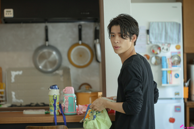 松島聡「よる11時の飯テロに注意！」白洲迅とW主演の「パパと親父のウチご飯」今夜スタート