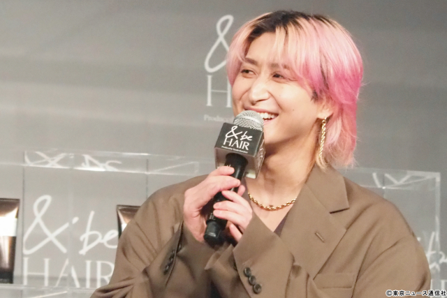 佐久間大介＆川口春奈「ツルツルすぎてやばい」ヘアケア新商品で美髪をアピール！