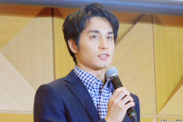 向井康二のスーツ姿を野呂佳代＆田中みな実が絶賛！　波瑠＆川栄李奈も笑顔の「フェイクマミー」会見