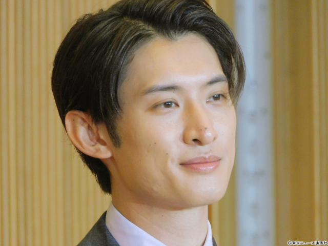 向井康二のスーツ姿を野呂佳代＆田中みな実が絶賛！　波瑠＆川栄李奈も笑顔の「フェイクマミー」会見