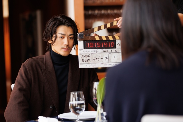 小栗旬×ハン・ヒョジュ、赤西仁×中村ゆり「匿名の恋人たち」の初公開オフショット大放出