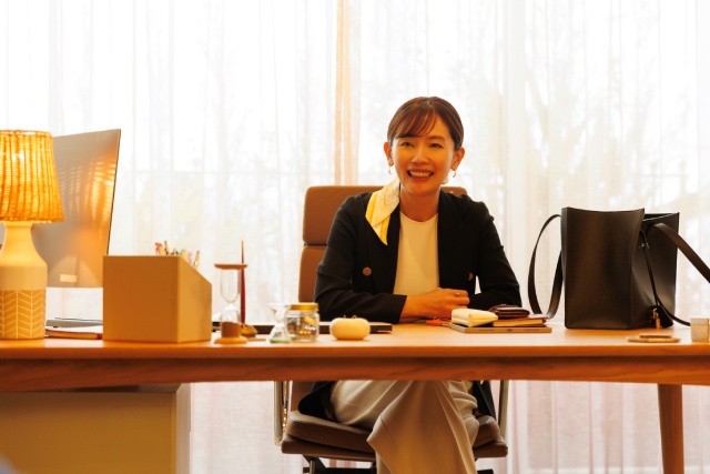 小栗旬×ハン・ヒョジュ、赤西仁×中村ゆり「匿名の恋人たち」の初公開オフショット大放出