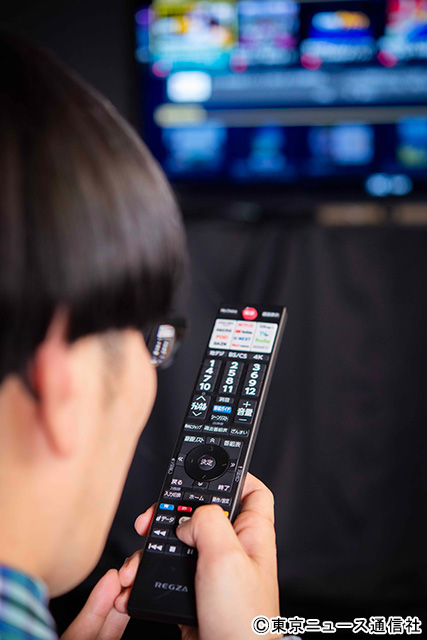 “AIボイスナビゲーター”付きのREGZAリモコン／TVガイドWebの“BRAND NEW TV WORLD!!”