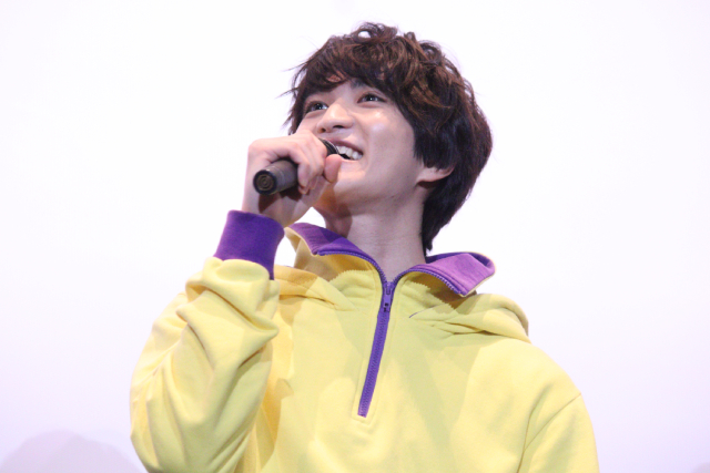 「仮面ライダーガヴ」知念英和が日野友輔の“罪深い”エピソードを暴露！「僕の靴下を…」