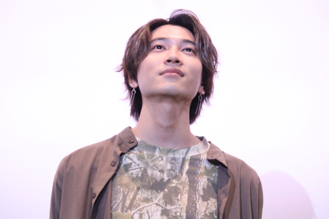 「仮面ライダーガヴ」知念英和が日野友輔の“罪深い”エピソードを暴露！「僕の靴下を…」