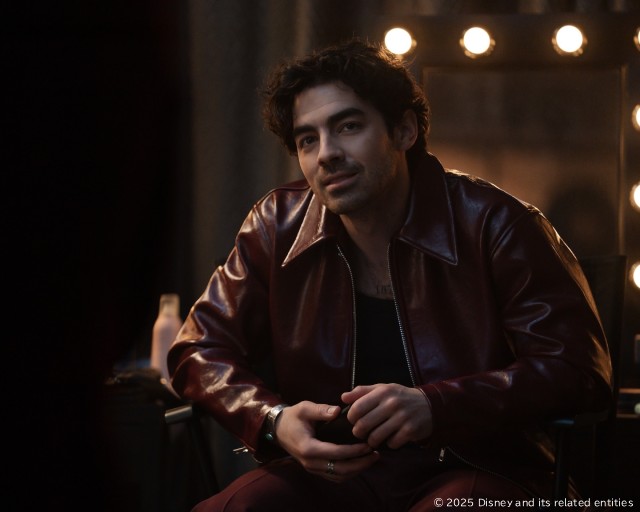 デビュー20周年のジョナス・ブラザーズによるクリスマス映画がディズニープラスで配信