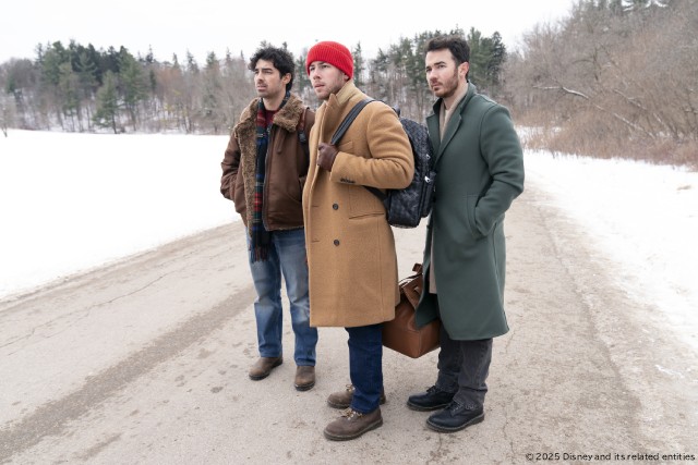 デビュー20周年のジョナス・ブラザーズによるクリスマス映画がディズニープラスで配信