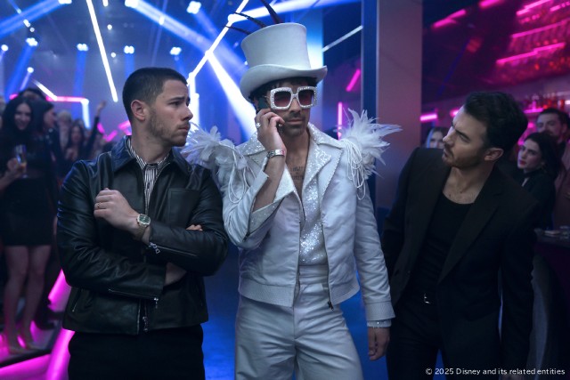 デビュー20周年のジョナス・ブラザーズによるクリスマス映画がディズニープラスで配信