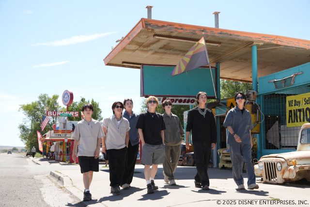 Travis Japan がアメリカ旅へ！　ディズニープラス配信決定のコメント動画も到着