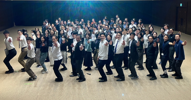 文科省幹部が職員とスポーツ庁考案のセルフチェック、改善エクササイズにチャレンジ