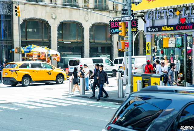 福山雅治×大泉洋「ラストマン」NY上陸！　最新ロケ写真解禁　映画と連動の壮大な物語へ