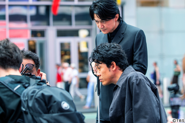 福山雅治×大泉洋「ラストマン」NY上陸！　最新ロケ写真解禁　映画と連動の壮大な物語へ