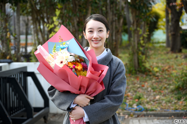 波瑠、川栄李奈、向井康二ら「フェイクマミー」出演陣が笑顔と涙のクランクアップ