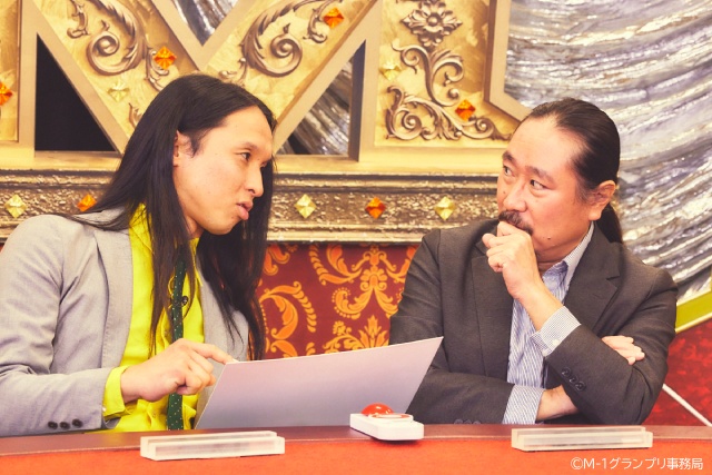 「M-1」レジェンドたちの秘話が盛りだくさん！　“ロン毛”vs“メガネ”のクイズ対決