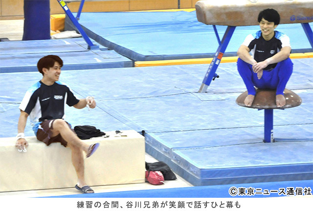 練習の合間に笑顔で話す谷川兄弟／セントラルスポーツ体操競技部の新年練習初め＆合同取材