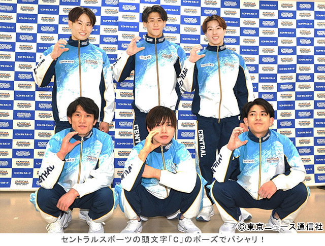 萱和磨＆谷川航＆谷川翔＆三輪哲平＆橋本大輝＆土井陵輔でセントラルスポーツの「C」のポーズ／セントラルスポーツ体操競技部の新年練習初め＆合同取材