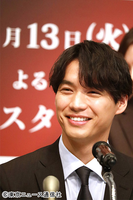 「東京P.D. 警視庁広報2係」会見で発覚! 世界へ羽ばたく福士蒼汰の向上心に緒形直人が感嘆