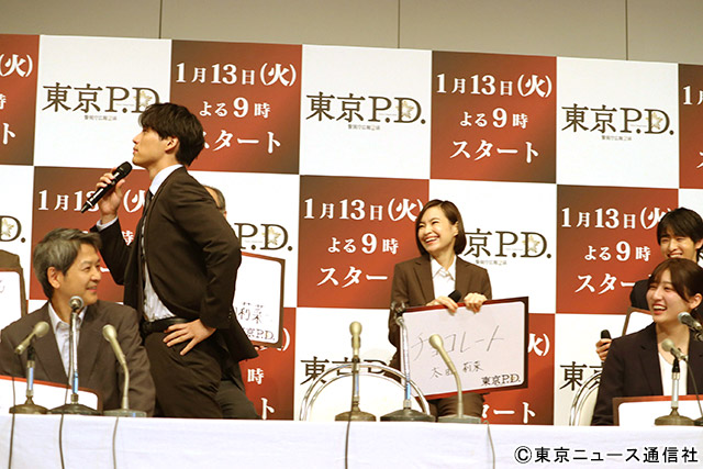 「東京P.D. 警視庁広報2係」会見で発覚! 世界へ羽ばたく福士蒼汰の向上心に緒形直人が感嘆