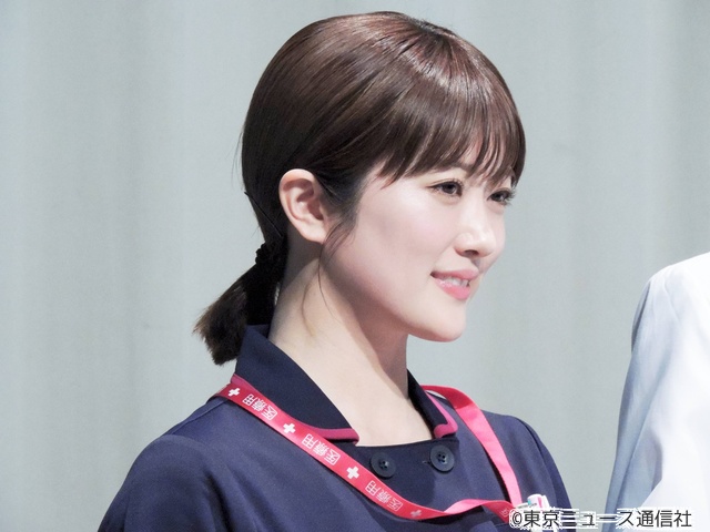 長谷川慎、撮影現場で“謎のポーズ”を布教!?「顔のない患者」主要キャストが3話見どころをPR