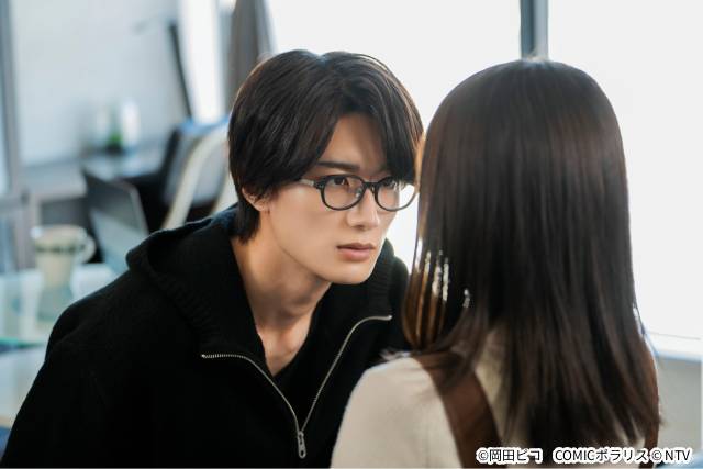 豊嶋花×山中柔太朗「黒崎さんの一途な愛がとまらない」主題歌担当・Sakurashimejiが現場訪問&生歌唱