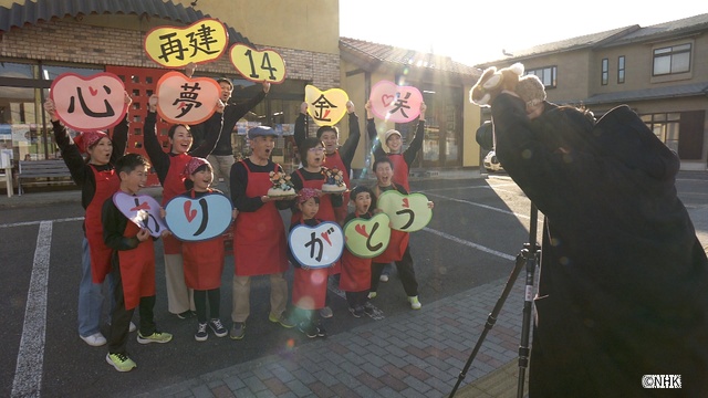 二宮和也がナレーションで参加「ドキュメント20min.」浅田政志の“家族写真と15年”に密着