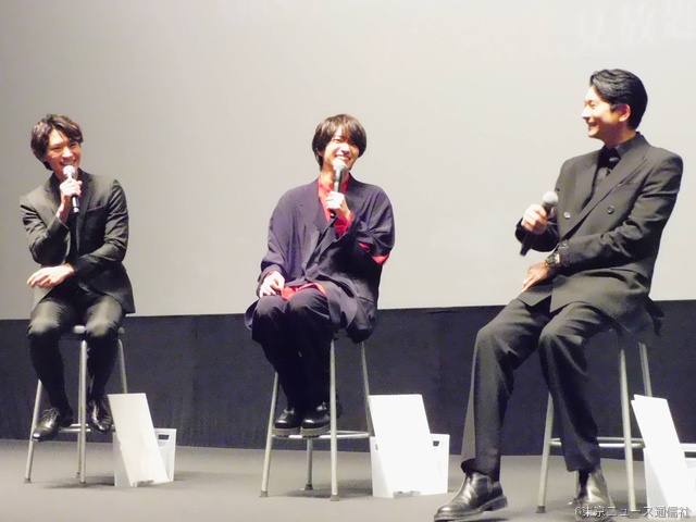 殴られてもかわいい！　西畑大吾は子犬？「マトリと狂犬」品川ヒロシ監督、向井理らが語る撮影秘話