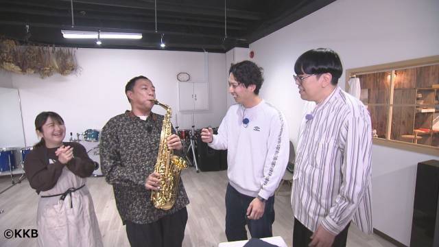 ナイツ・塙宣之がJR鹿児島中央駅周辺を堪能。アポなしロケで“ロケスキル”を披露!?