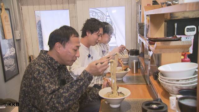 ナイツ・塙宣之がJR鹿児島中央駅周辺を堪能。アポなしロケで“ロケスキル”を披露!?