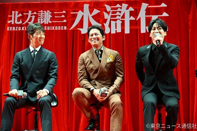 「北方謙三 水滸伝」イベント開催。織田裕二、反町隆史、亀梨和也ら「集結せよ！」ポーズでアピール